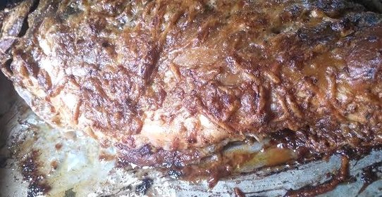 Золотой карп запеченный с чесноком и песто