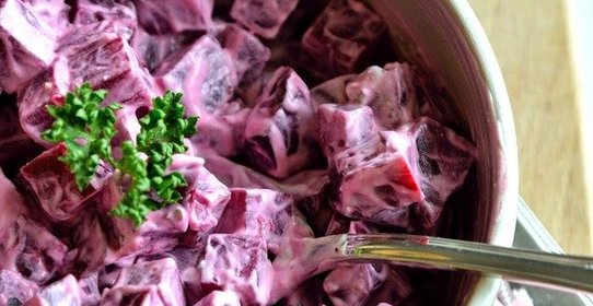 Свекольный салат со сливочным соусом