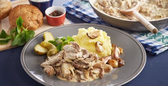 Бефстроганов с белыми грибами