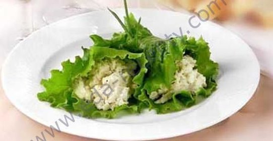 Салат с сыром помидорами и каперсами