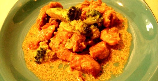 Гуляш со свинины с брокколи