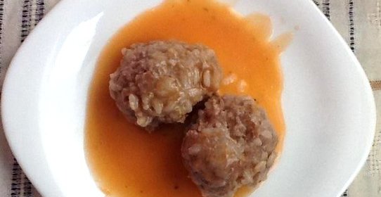 Мясные ежики с томатным соусом