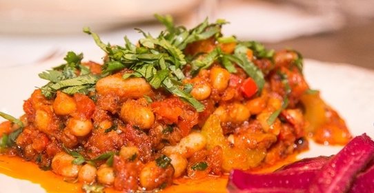 Белая фасоль с помидорами