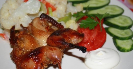 Запеченные перепелки в пикантном маринаде