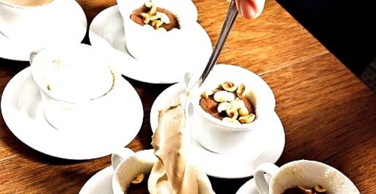 Холодно-горячий шоколадный кекс-пудинг