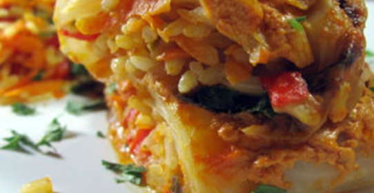 Овощные голубцы в томатно-сметанном соусе