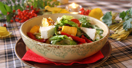 Салат с печеными овощами и брынзой