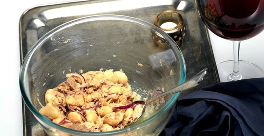 Салат из фасоли и тунца