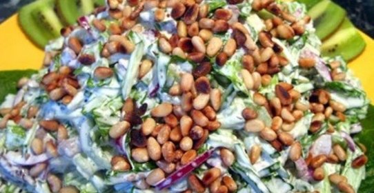 Салат с отварной говядиной и киви