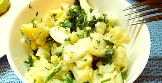 Салат из цветной капусты с яйцом