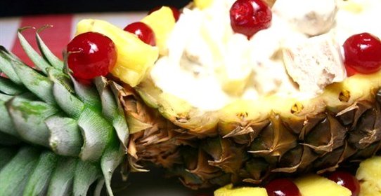 Салат с ананасами и курицей