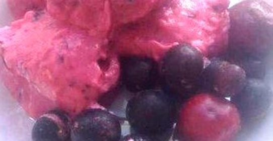 Диетическое бананово-ягодное мороженое