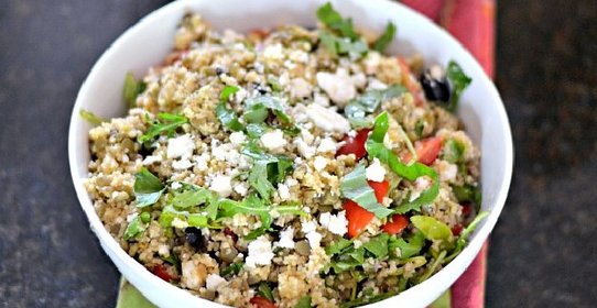 Салат из киноа, чечевицы и феты