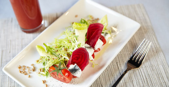 Салат со свеклой и сыром шавру