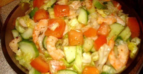 Салат овощной с креветками