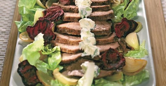 Говядина со свекольными чипсами