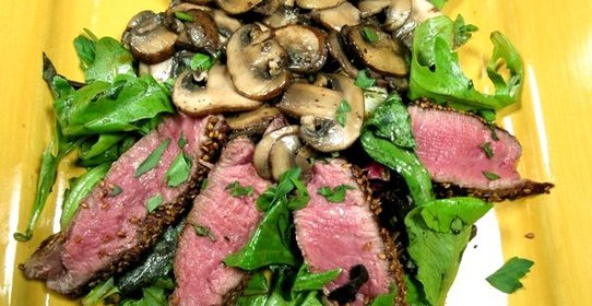 Салат с мясом и грибами