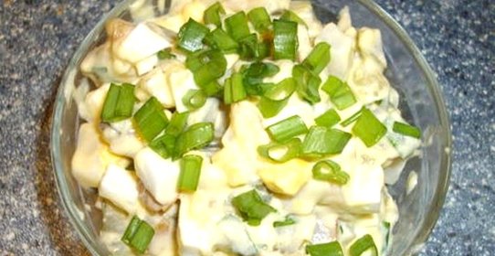 Салат с копченым кальмаром