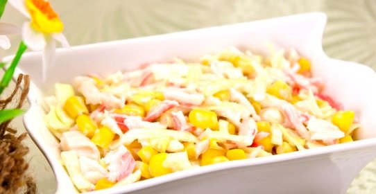 Салат с кукурузой и капустой