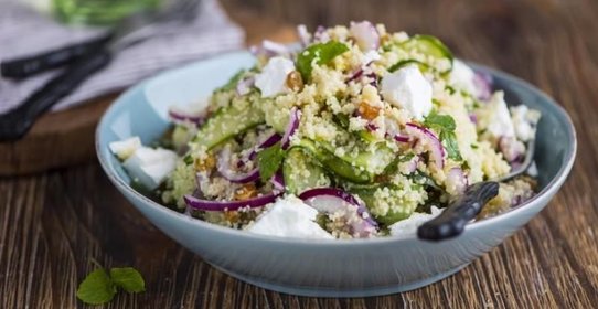 Салат из кускуса с огурцами и фетой
