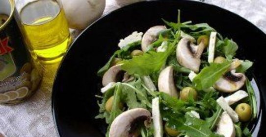 Салат с шампиньонами в испанском стиле