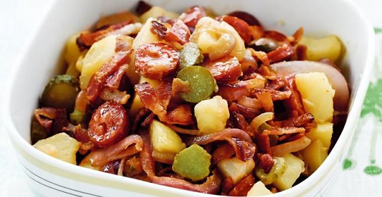 Тефтельки с широкой лапшой в грибном соусе