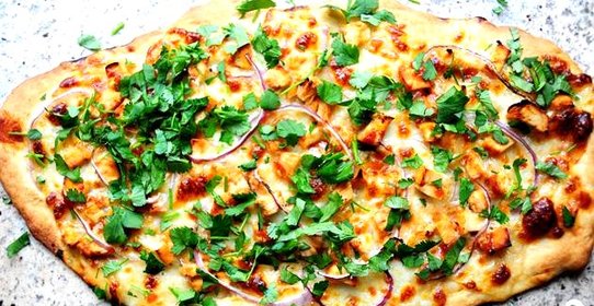 Пицца с курицей и сыром