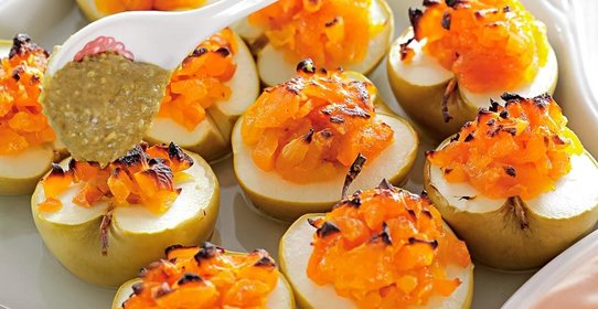 Запеченные яблоки со сладким фисташковым маслом