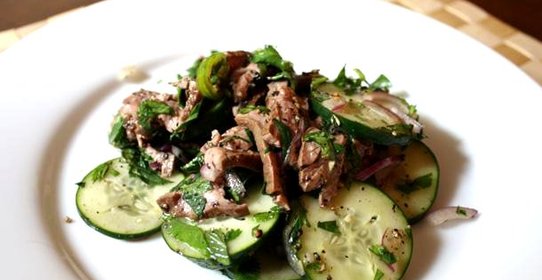 Тайский салат с говядиной