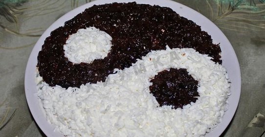 Салат Инь Ян с черносливом