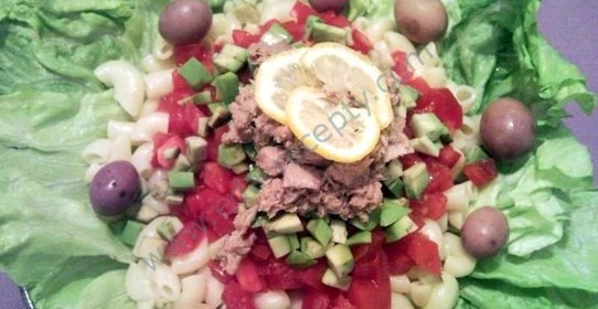 Салат с тунцом и авокадо