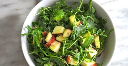 Салат из руколы и авокадо