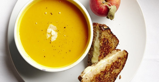 Крем-суп из сладкого картофеля и яблока