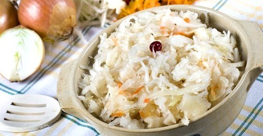 Салат из квашеной капусты