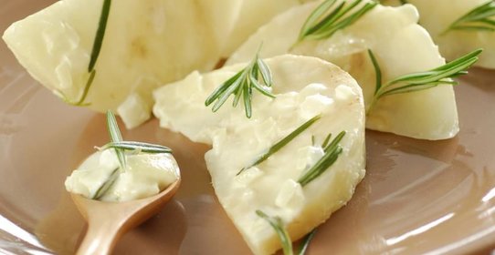 Корень сельдерея в розмариновых сливках