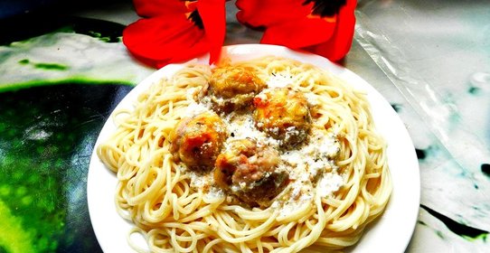 Мясные шарики в сливочно-сырном соусе