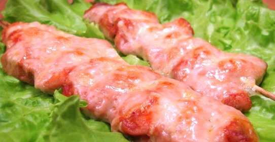 Свинина, жаренная на шпажках