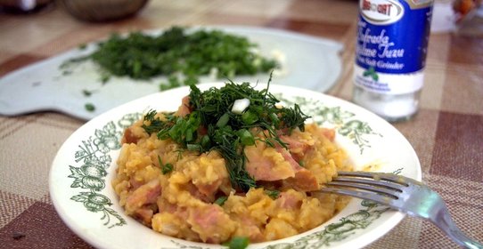 Чечевица с колбасой