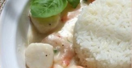 Креветки и гребешки в соусе из крем-фреша