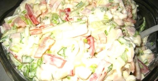 Салат с ветчиной, яйцами и сыром