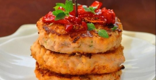 Биточки из лосося с кальмаром