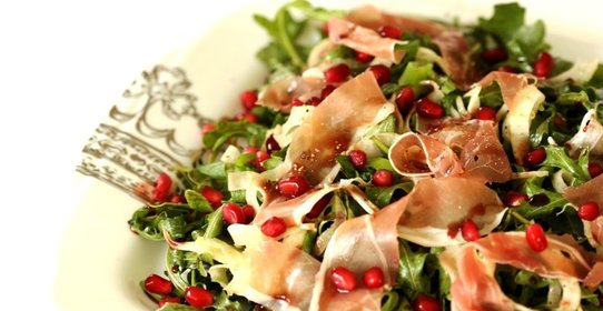 Салат с рукколой и беконом