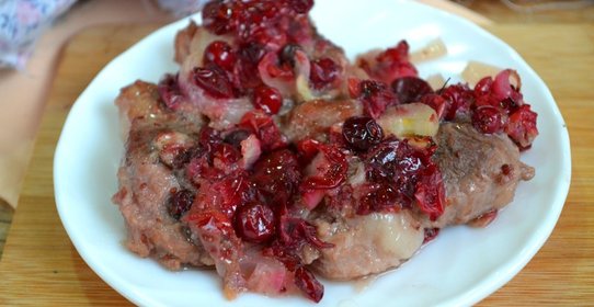 Свинина с клюквенным соусом