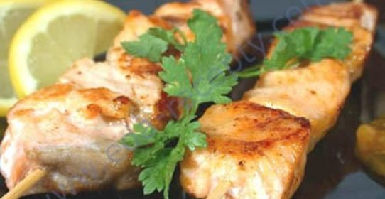 Рыбный шашлык семга на мангале