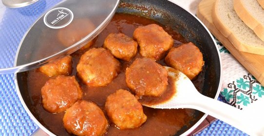 Тефтели из смешанного фарша в томатно-апельсиновом соусе