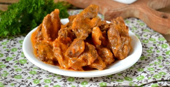 Говядина под сметанным соусом