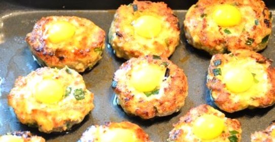 Котлеты в духовке с яйцом