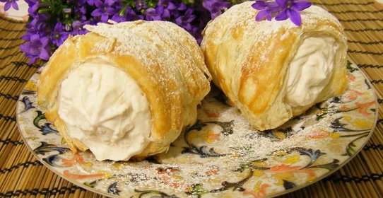 Рожки со взбитыми сливками