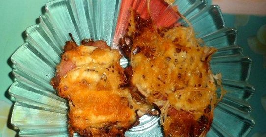 Мясо с луком и сыром