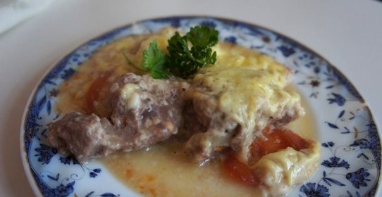 Свинина под соусом бешамель